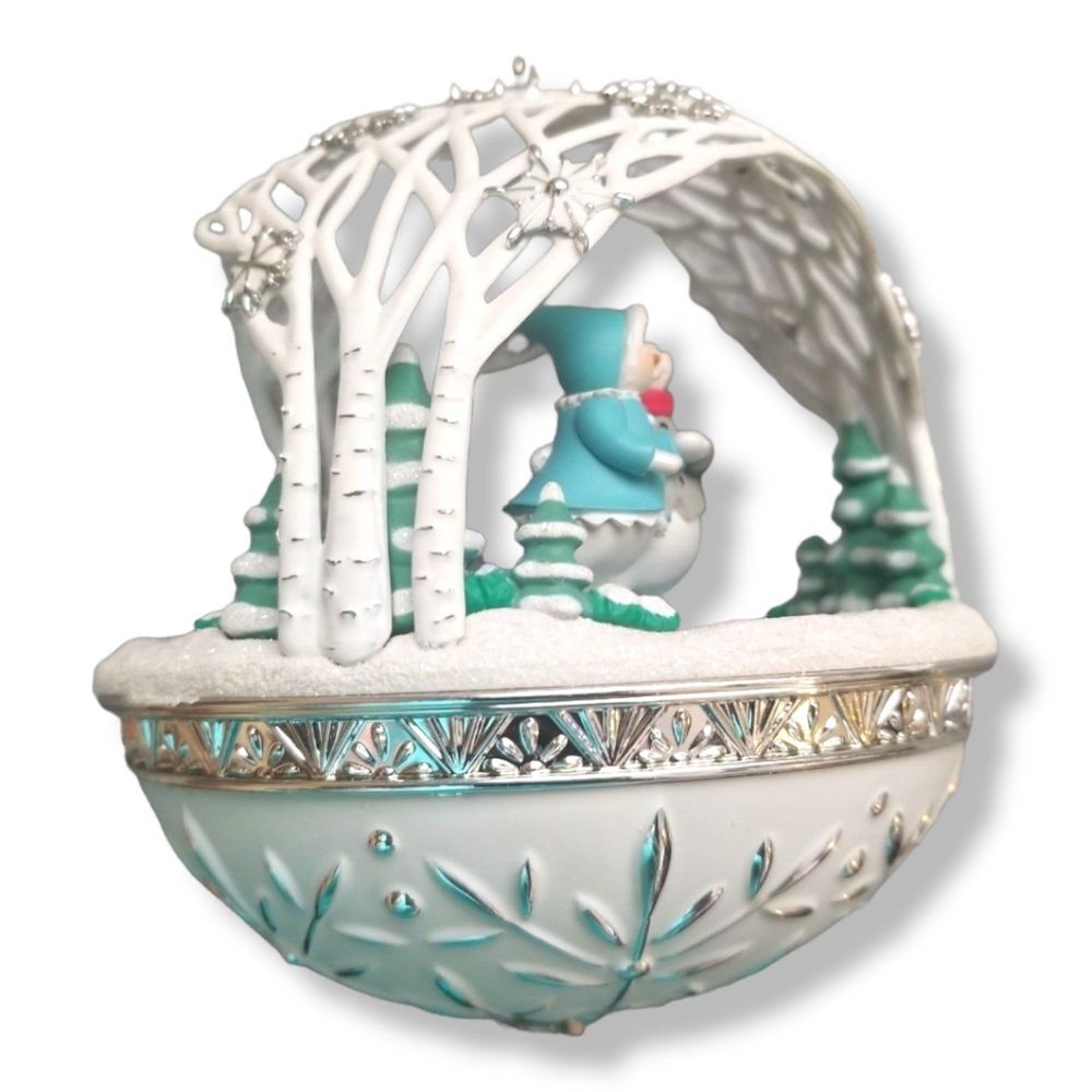 Hallmark Ornament 2018 CLUB Winter Wonderland